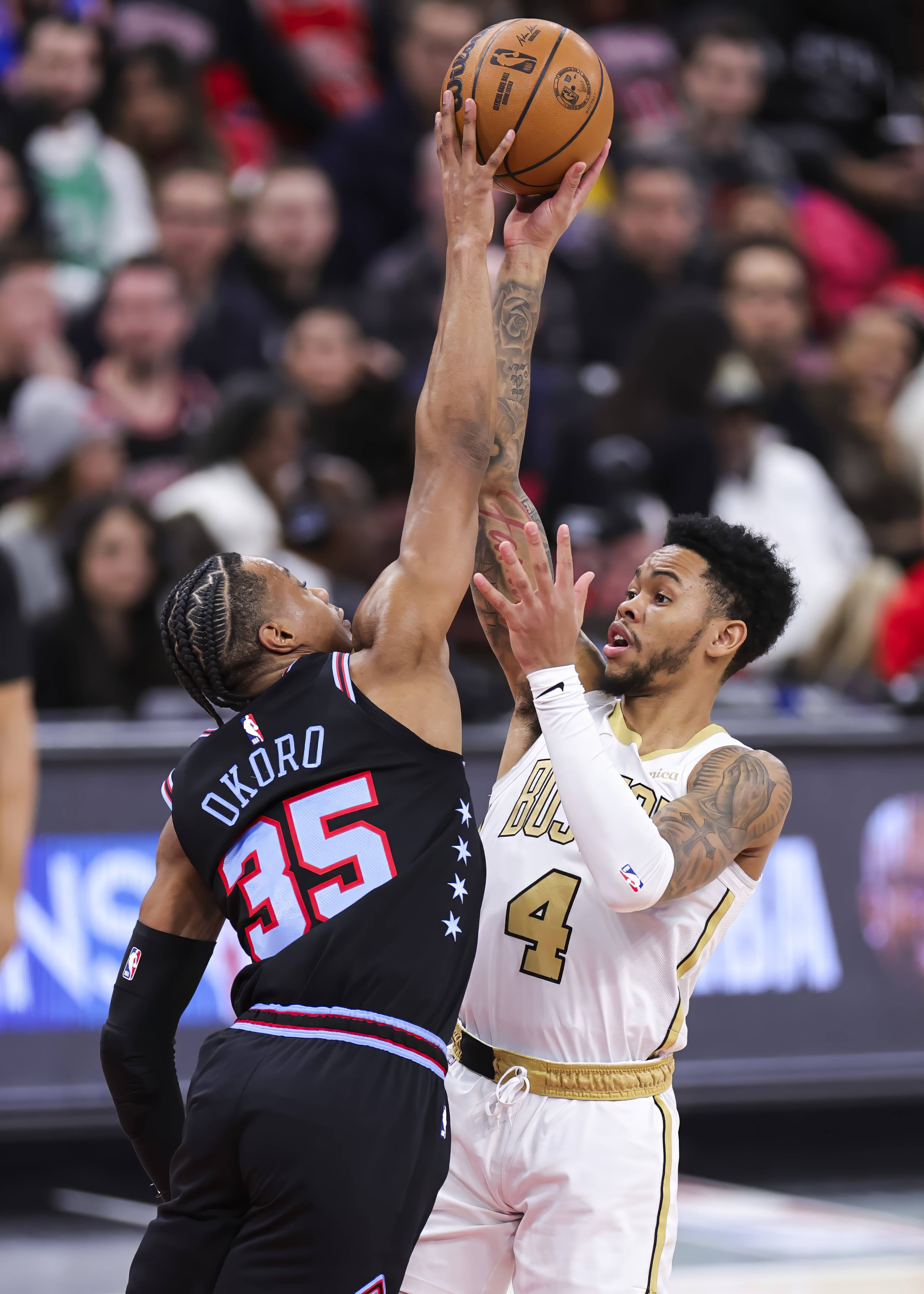 公牛战胜尼克斯，拉文表现出色独揽+得分的简单介绍