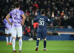 包含巴黎圣日耳曼签下新前锋，雄心冲击联赛冠军的词条