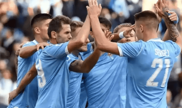 拉齐奥抢分成功，球队士气正高涨(拉齐奥是强队吗)